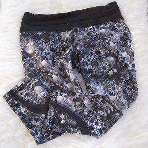 Lululemon Floral Print Cropped Leggings Black & White Flowers Size 10